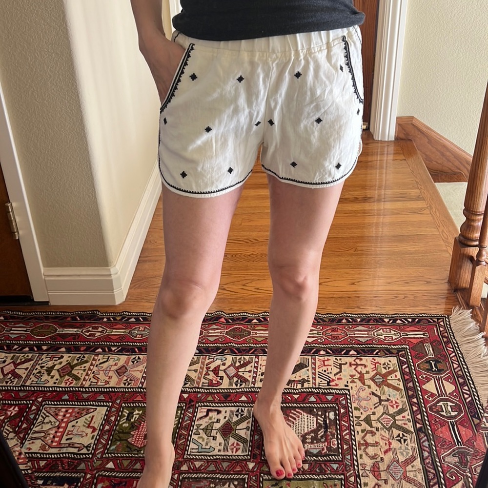 Gorgeous pair of Madewell linen shorts perfect for summer brand new